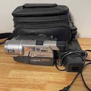 Sony Handycam CCD-TRV108 NTSC Camcorder Hi8 w/Nightshot + USB Read Description